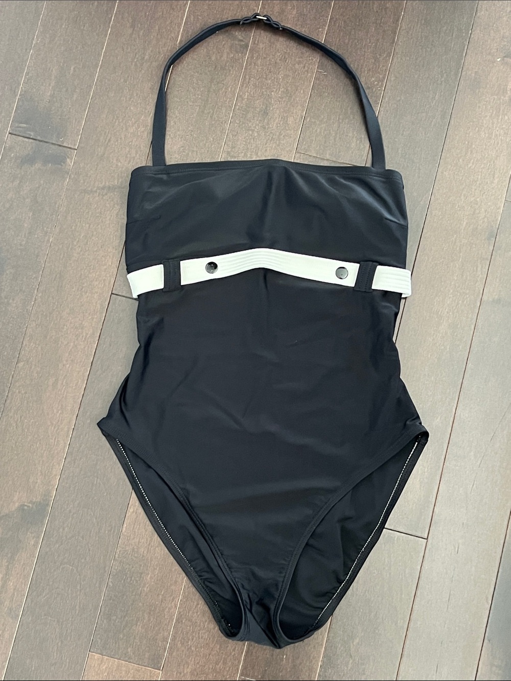 La Blanca women’s blk/white one piece flattering halter swimsuit sz 12 like new